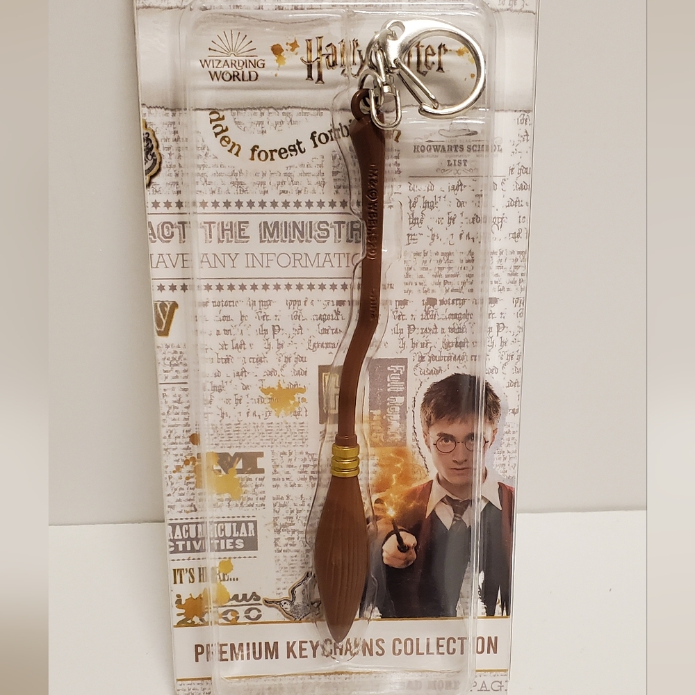 Harry Potter Wizarding World Keyring Premium Keychain Nimbus 2000 Wand NEW